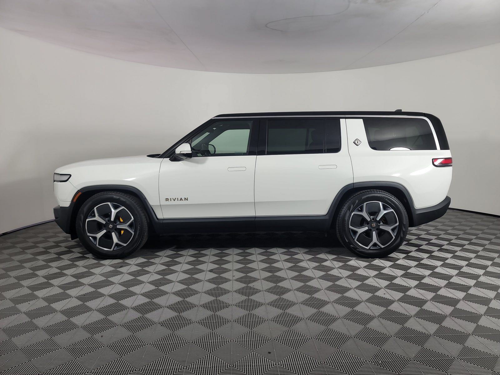 Used 2023 Rivian R1S Adventure Quad AWD/4WD image 2