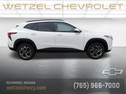 New 2026 Chevrolet Trax LT FWD image 2