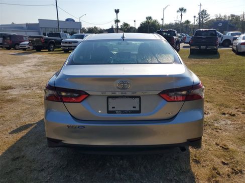 Used 2023 Toyota Camry LE image 9