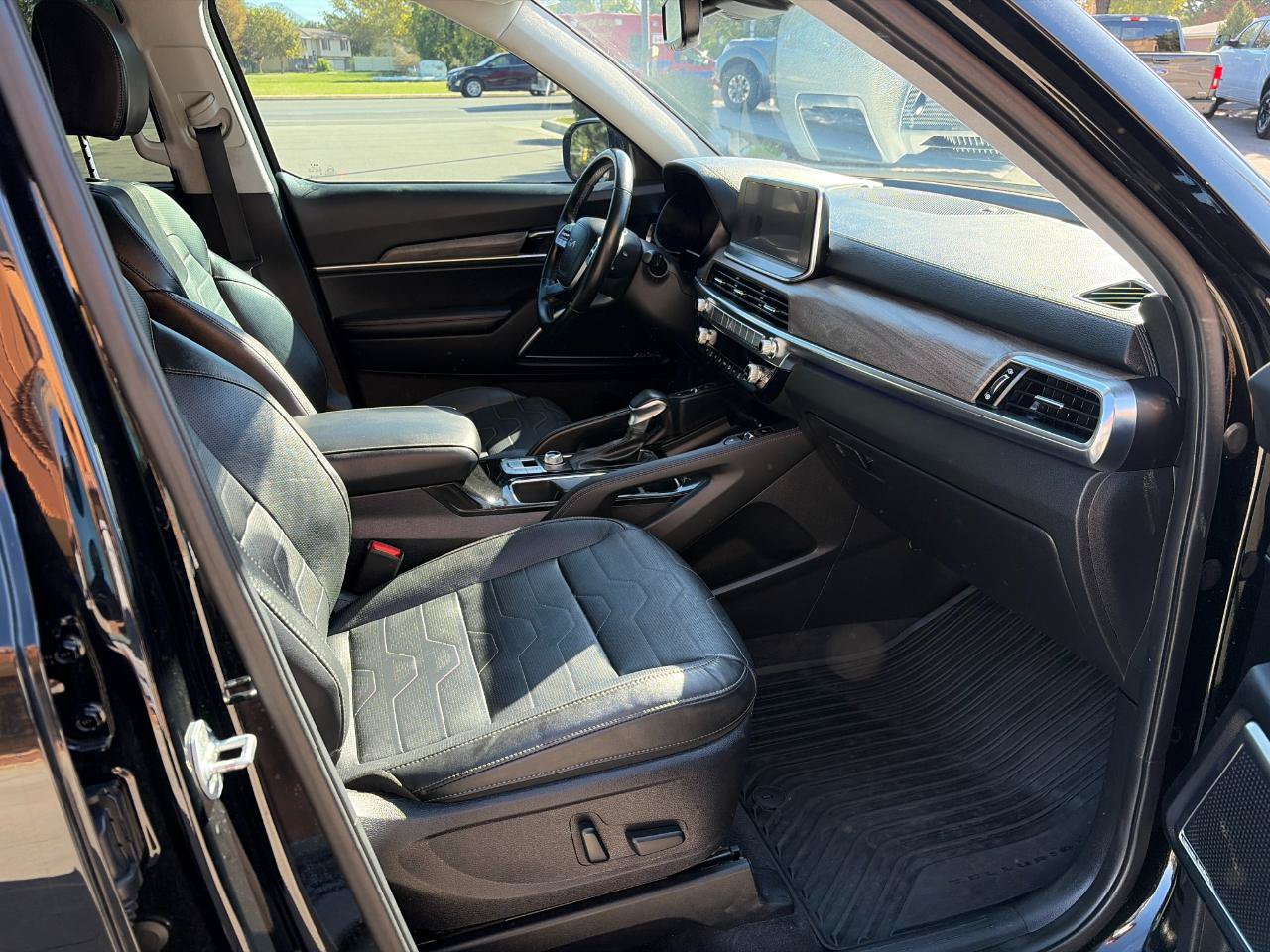 Used 2022 Kia Telluride SX w/ SX Prestige Package AWD/4WD image 9