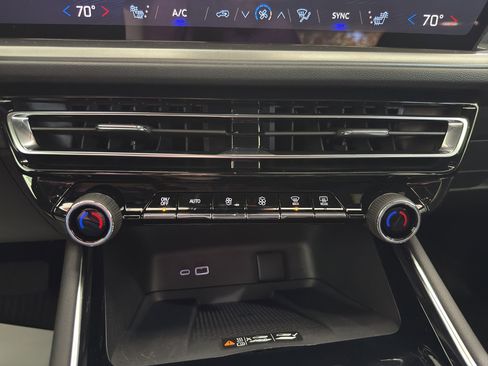 New 2026 Chevrolet Traverse LT image 14