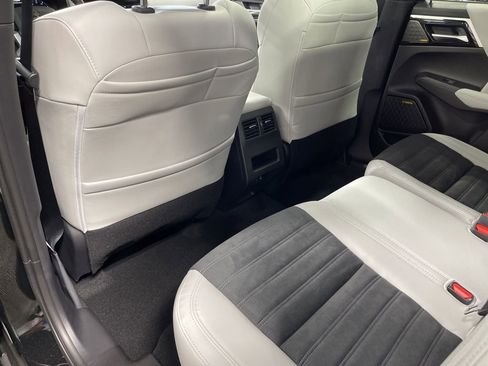 New 2025 Mitsubishi Outlander SE image 23