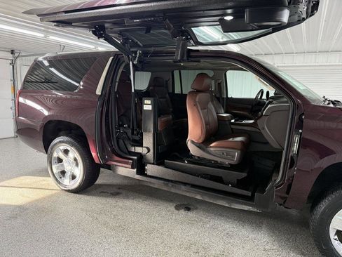 Used 2017 Chevrolet Suburban Premier image 8