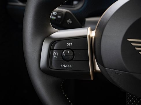 Certified 2025 MINI Cooper 2-Door Hardtop image 23