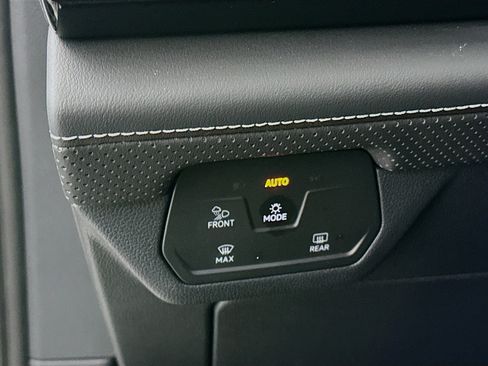 Used 2025 Volkswagen Atlas Cross Sport SE FWD image 16