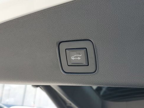 Used 2022 Chevrolet TrailBlazer LT w/ Sun and Liftgate Package AWD/4WD image 9
