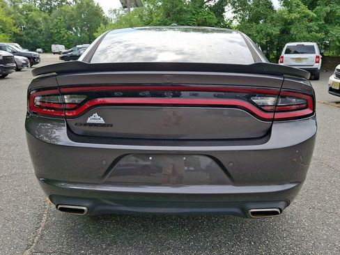 Used 2022 Dodge Charger SXT w/ Blacktop Package RWD image 4