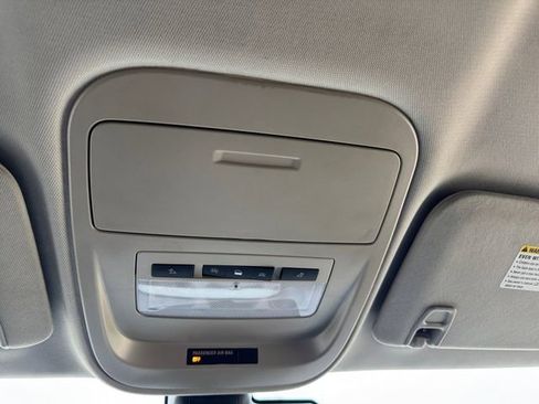 Used 2022 Chevrolet Colorado LT w/ Safety Package image 26