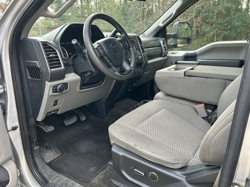 Used 2017 Ford F250 XLT w/ XLT Value Package image 11