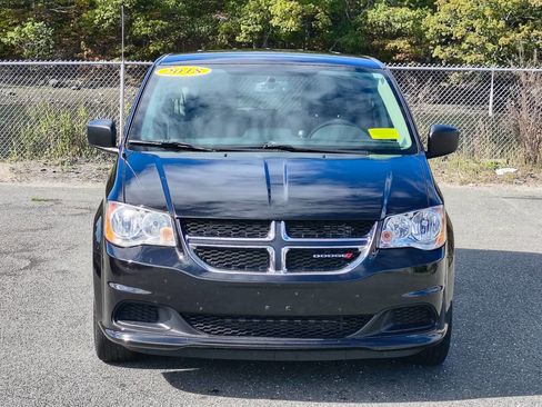 Used 2018 Dodge Grand Caravan SE w/ UConnect Hands-Free Group image 2