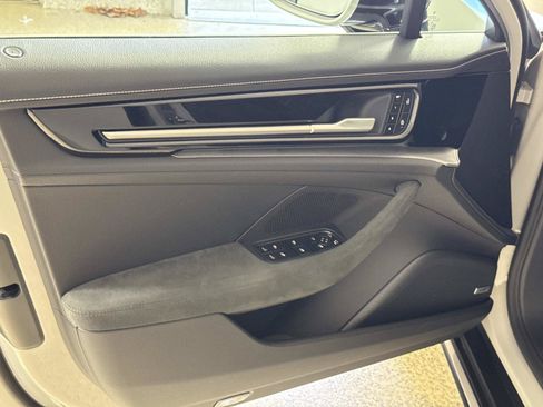 Used 2025 Porsche Panamera RWD image 14