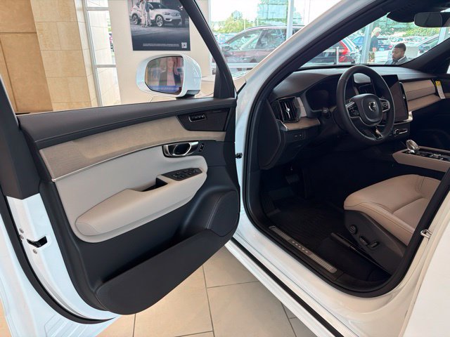 New 2026 Volvo XC90 T8 Plus w/ Protection Package Premier AWD/4WD image 11