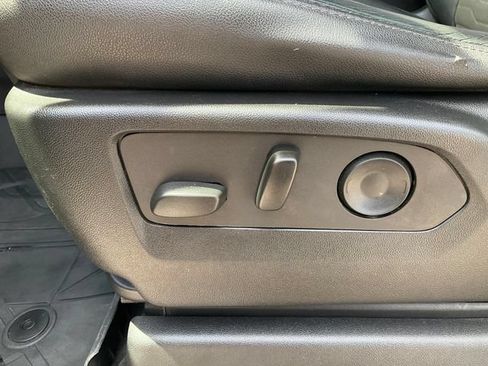 Used 2022 Chevrolet Silverado 1500 ZR2 w/ Technology Package AWD/4WD image 6