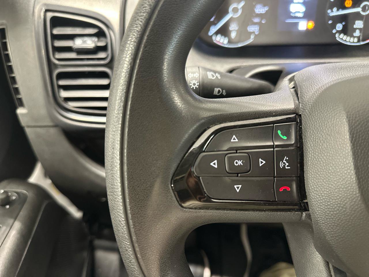 Used 2025 RAM ProMaster 2500 w/ Convenience Group FWD image 21