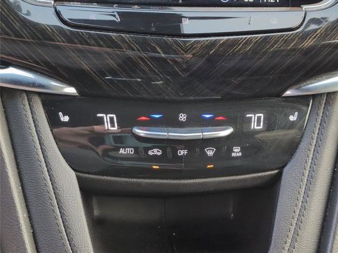 Used 2021 Cadillac XT6 Premium Luxury image 16