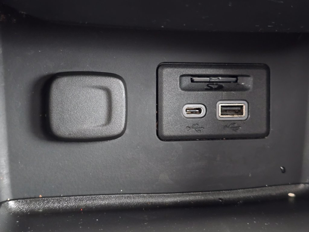 Used 2021 GMC Acadia AT4 w/ Technology Package AWD/4WD image 30