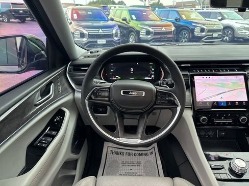 Used 2022 Jeep Grand Cherokee Overland w/ Luxury Tech Group IV image 25