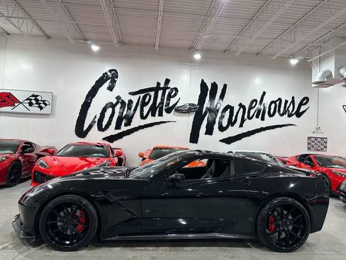 Used 2017 Chevrolet Corvette Stingray Coupe w/ Carbon Flash Badge Package RWD image 3