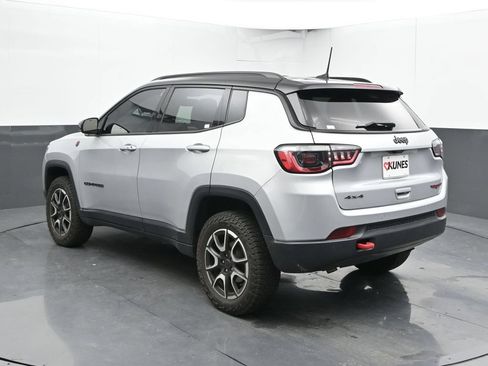 Used 2025 Jeep Compass Trailhawk AWD/4WD image 11