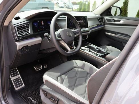 Used 2025 Volkswagen Atlas Peak Edition SE AWD/4WD image 21