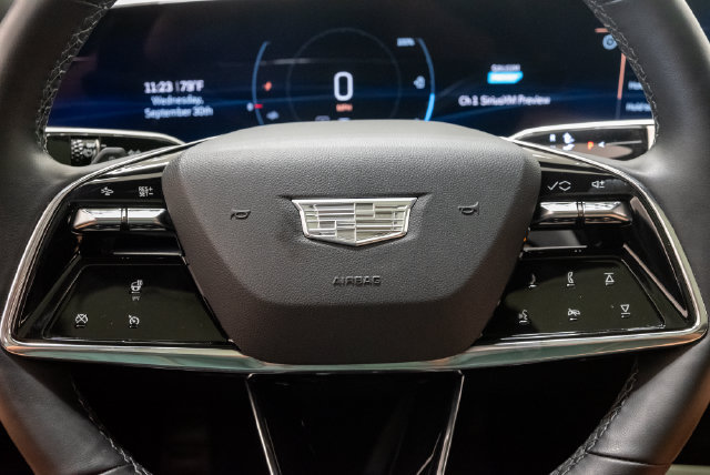 Used 2024 Cadillac Lyriq Luxury AWD/4WD image 11