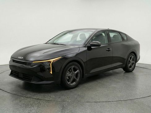 Used 2025 Kia K4 LXS image 3