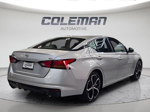 Certified 2025 Nissan Altima 2.5 SR w/ SR Premium Package FWD image 4