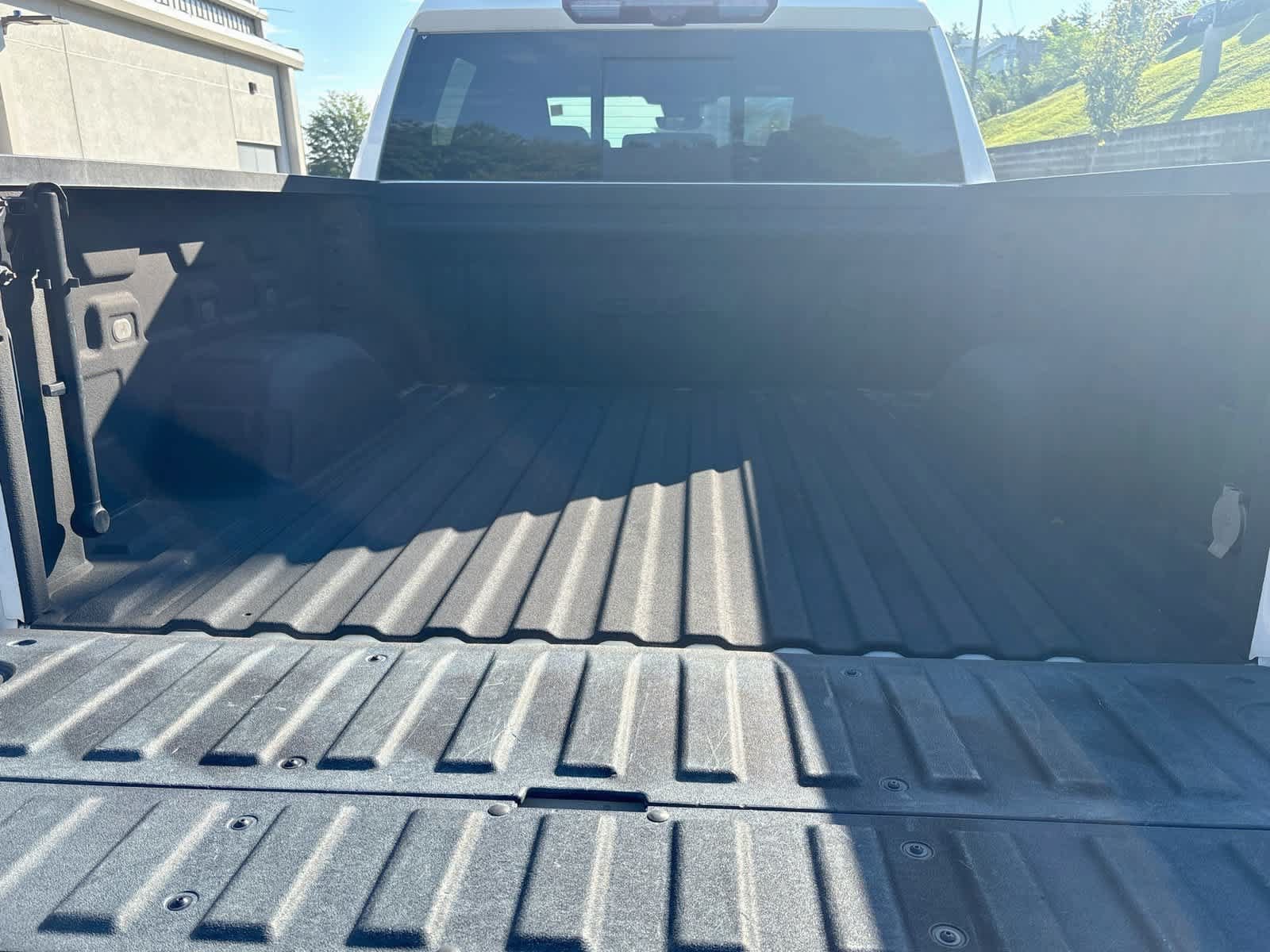 Used 2023 GMC Sierra 1500 AT4 w/ Technology Package AWD/4WD image 27