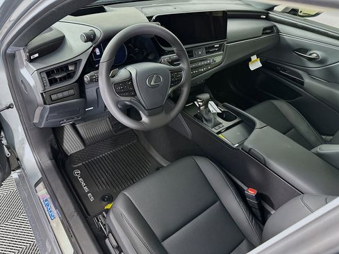New 2025 Lexus ES 300h w/ Premium Package image 9