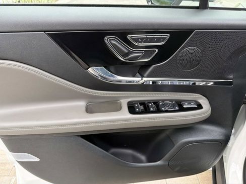 Used 2026 Lincoln Corsair Premiere image 11