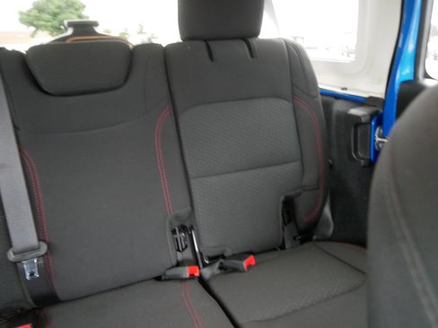 Used 2022 Jeep Wrangler Unlimited Rubicon image 14