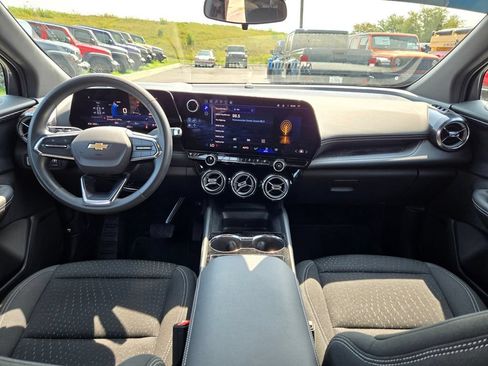 Used 2025 Chevrolet Blazer EV LT AWD/4WD image 16