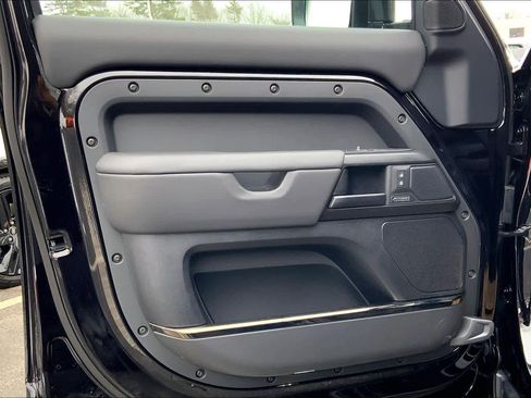 New 2026 Land Rover Defender 110 OCTA image 10