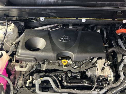 Used 2022 Toyota Venza XLE AWD/4WD image 29