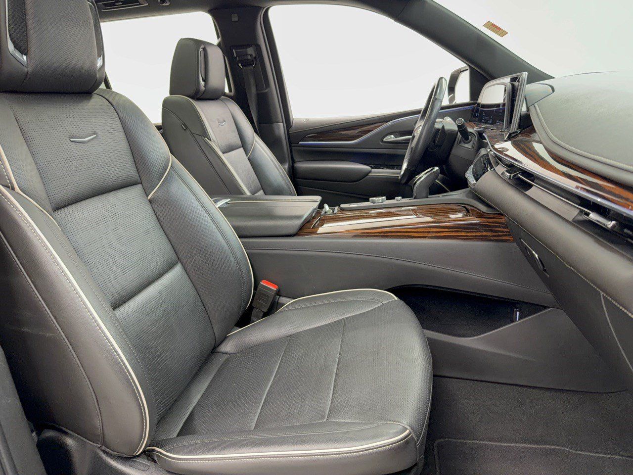 Used 2021 Cadillac Escalade Premium Luxury w/ Driver Assist Tech Package AWD/4WD image 30