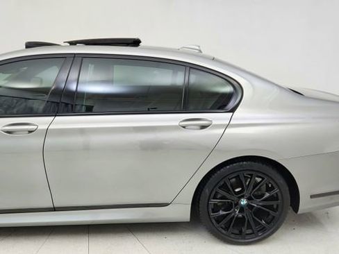 Used 2022 BMW 740i xDrive w/ M Sport Package image 11