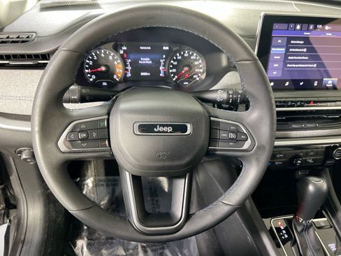 Used 2022 Jeep Compass Latitude image 11