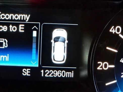 Used 2018 Ford Explorer XLT image 13