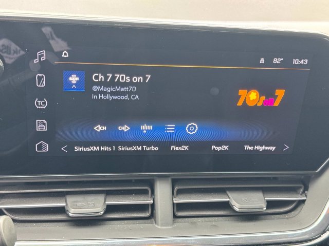 Used 2025 Chevrolet Trax RS w/ Sunroof Package FWD image 36