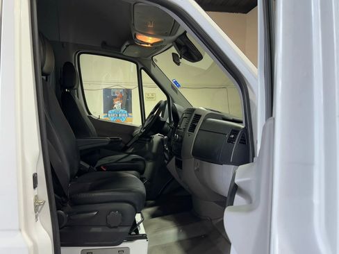 Used 2017 Mercedes-Benz Sprinter 2500 image 14