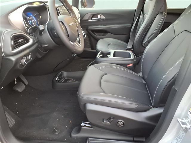 New 2026 Chrysler Pacifica Select FWD image 10