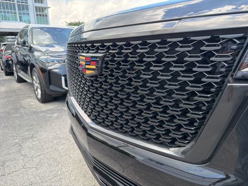 Used 2023 Cadillac Escalade Premium Luxury RWD image 35