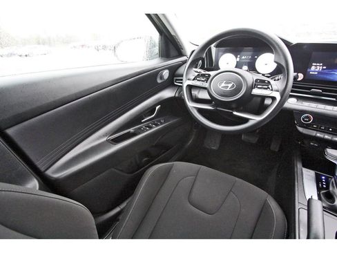 Used 2024 Hyundai Elantra SEL image 11