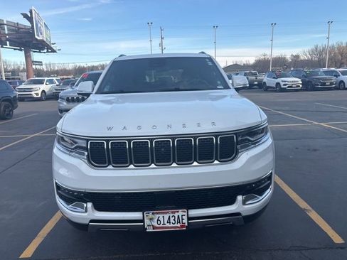 Used 2022 Jeep Wagoneer Series III w/ Premium Group I image 2