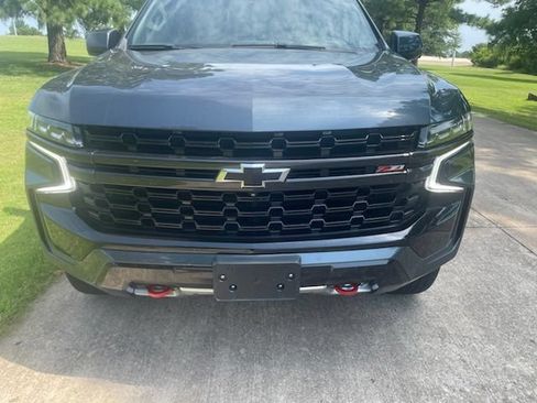 Used 2021 Chevrolet Tahoe Z71 w/ Z71 Off-Road Package AWD/4WD image 13