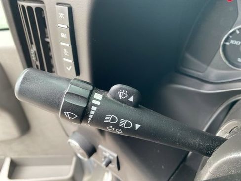 Used 2018 Chevrolet Express 2500 RWD image 17
