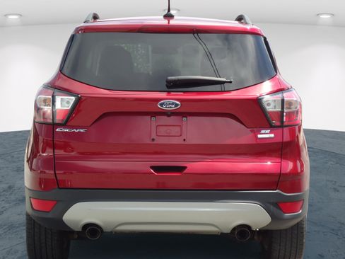 Used 2018 Ford Escape SE w/ SE Sync 3 Package AWD/4WD image 4