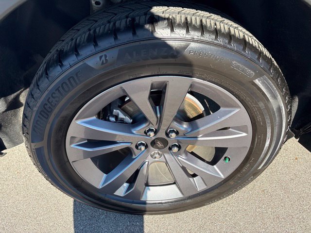 Used 2022 Ford Explorer XLT w/ Equipment Group 202A AWD/4WD image 11
