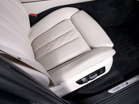 Used 2024 BMW X7 M60i w/ Executive Package image 57