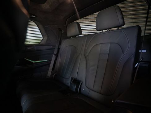 Used 2021 BMW X7 xDrive40i w/ M Sport Package AWD/4WD image 25